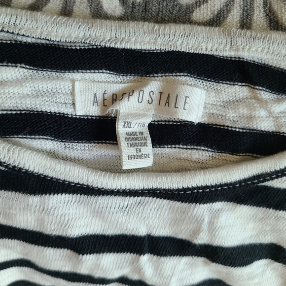 Long sleeve, b/w crop top - Picture 3 of 4